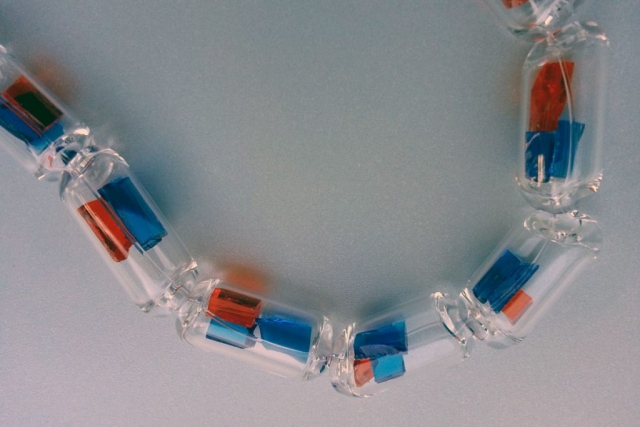 Halskette mit gefüllten Glasperlen © Anne-Kathrin Gebert